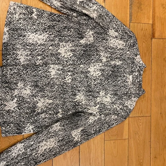 Nic+Zoe Black and White Patterned Garment - Picture 3 of 5